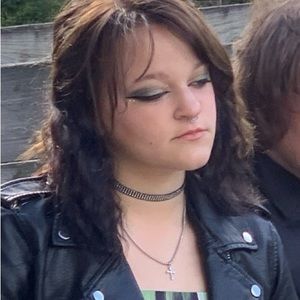 Meet your Posher, Crissy